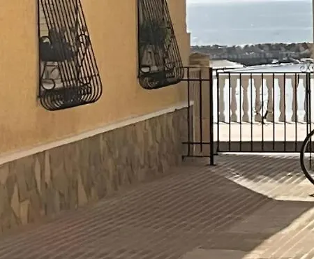 Disfruta Frente Al Mar, A 50 Metros, Y Desconecta アパート